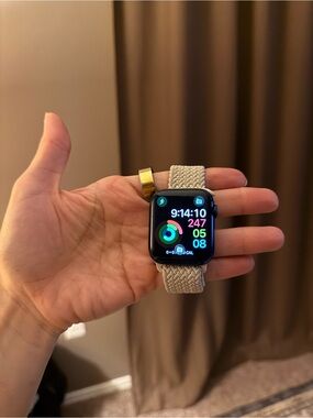 Apple Watch Series 6- 44mm Aluminum